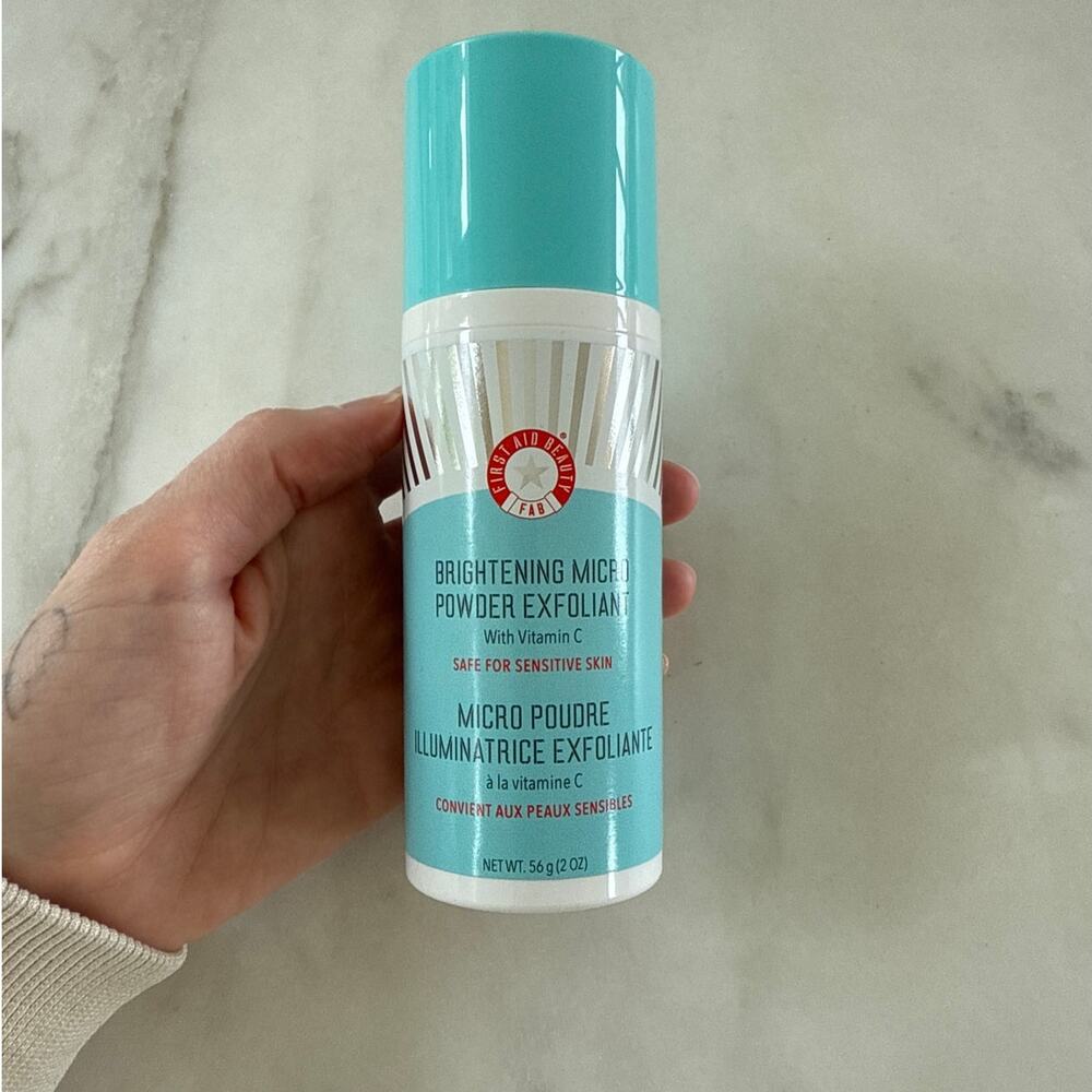 First Aid Beauty Brightening Micro Powder Exfoliant with Vitamin C